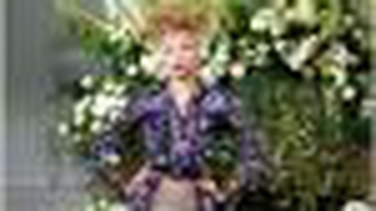 Robe bodée de fleurs violettes