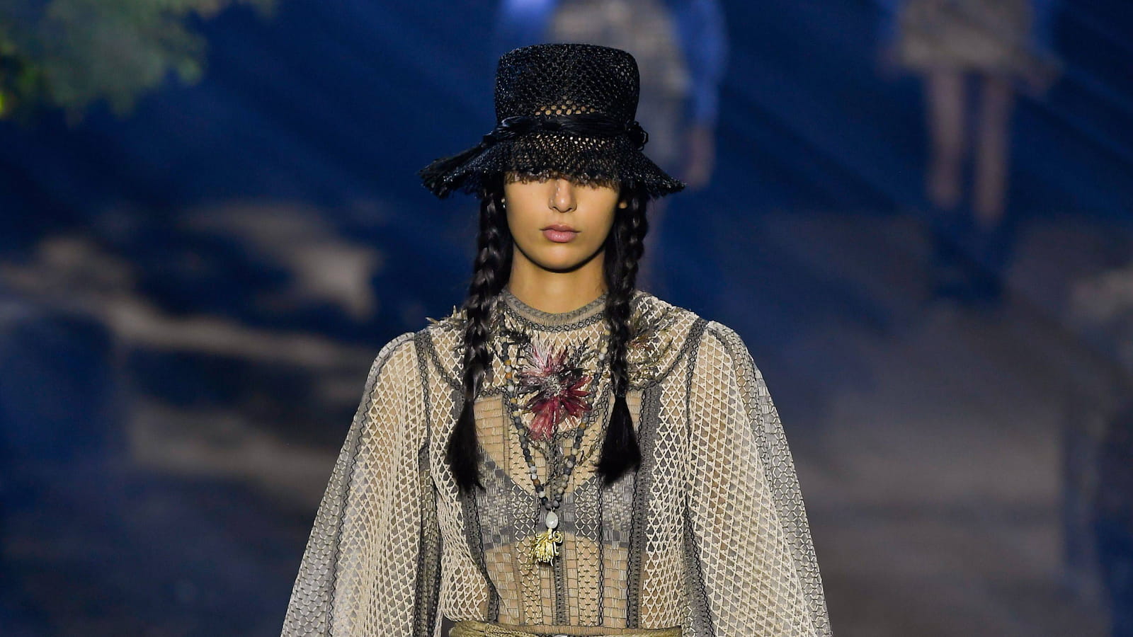 Look 11