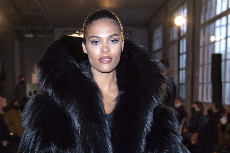 Tina Kunakey, magnifique avec ses cils volumineux