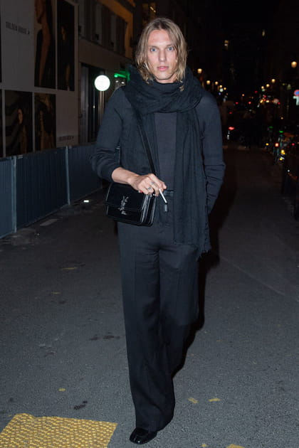 Jamie Campbell Bower &agrave; l'ouverture du Saint Laurent Rive Droite Sushi Park