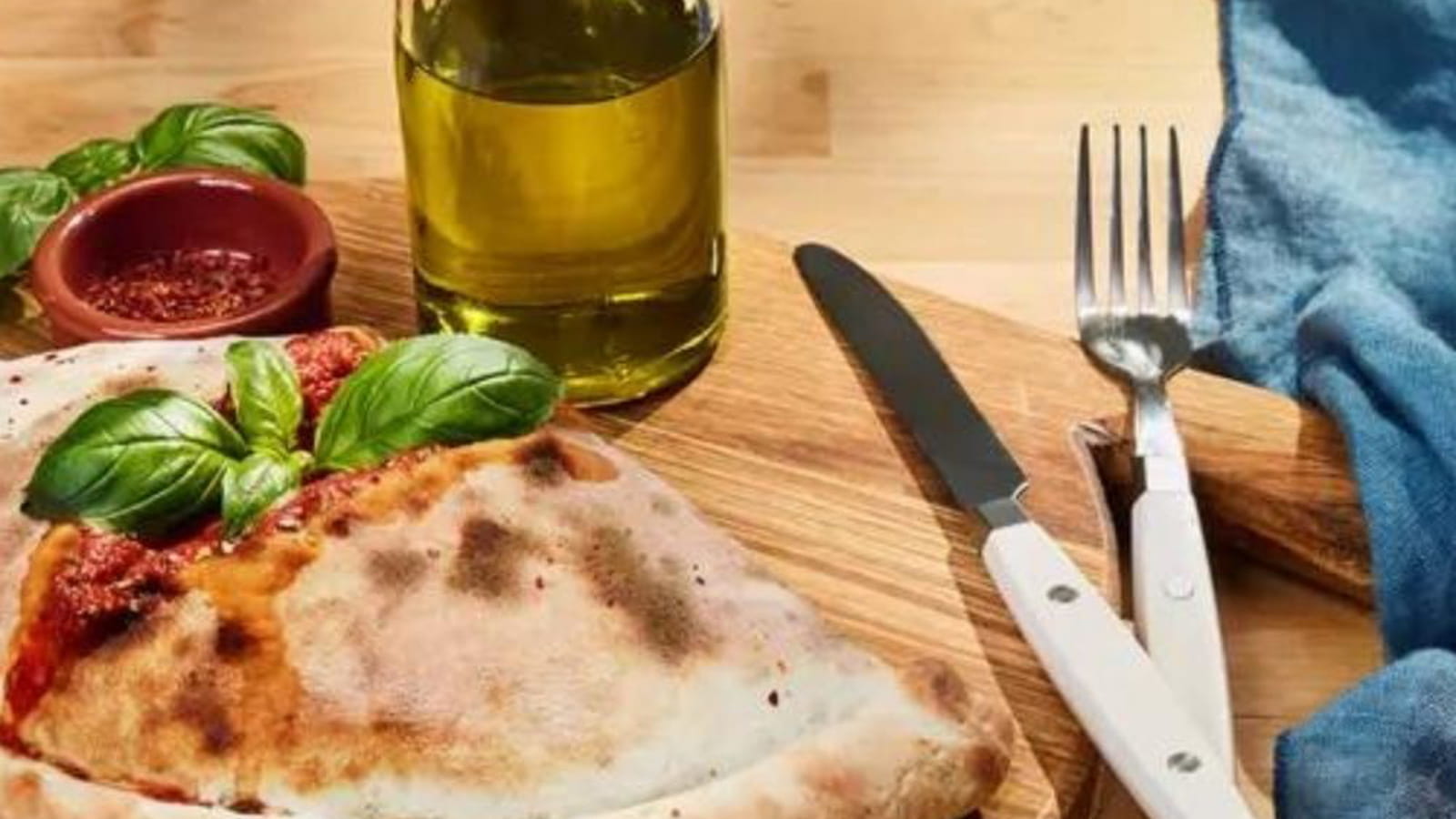 Pizza mozzarella et aubergines façon calzone