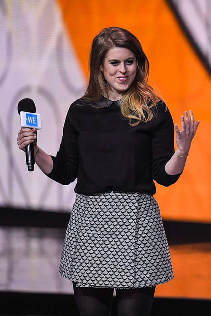 Beatrice d'York en jupe à motifs courte