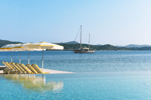 Piscine à débordement de la Résidence de la Pinède