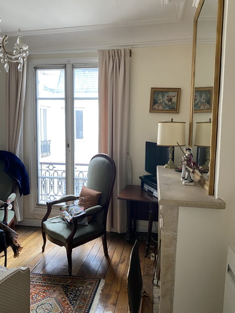 Avant&nbsp;: un salon vieillot sans harmonie de couleurs