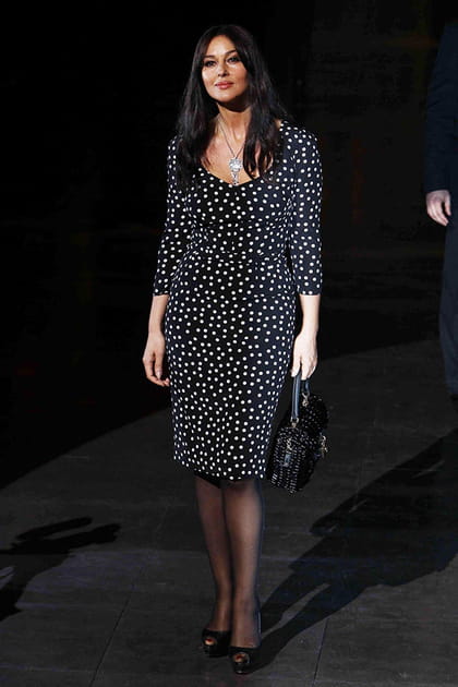 Monica Bellucci en robe noire à pois blancs Dolce & Gabbana