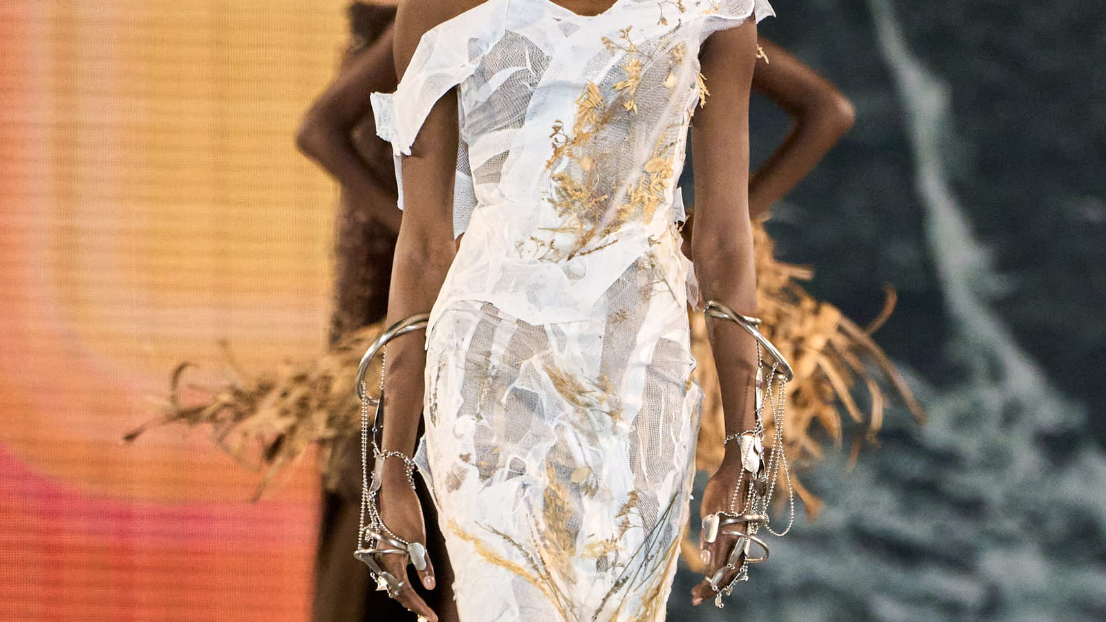 Look 100