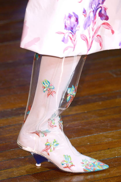 Les bottes translucides en plastiques du d&eacute;fil&eacute; Kenzo