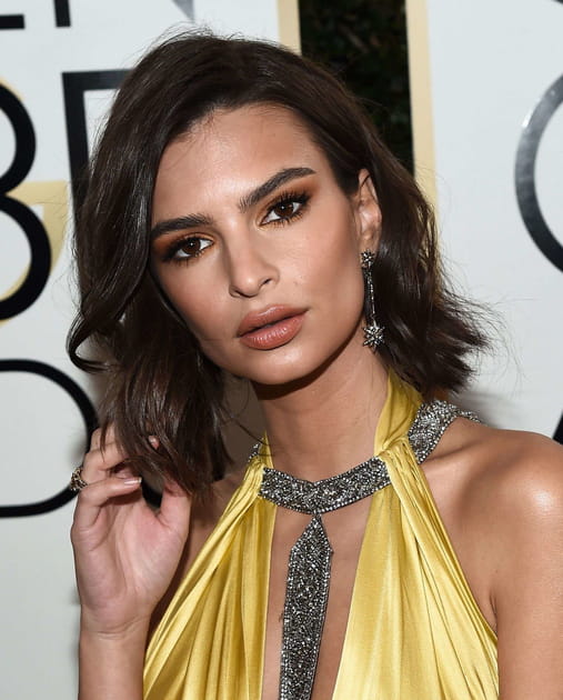Le carr&eacute; wavy d'Emily Ratajkowski