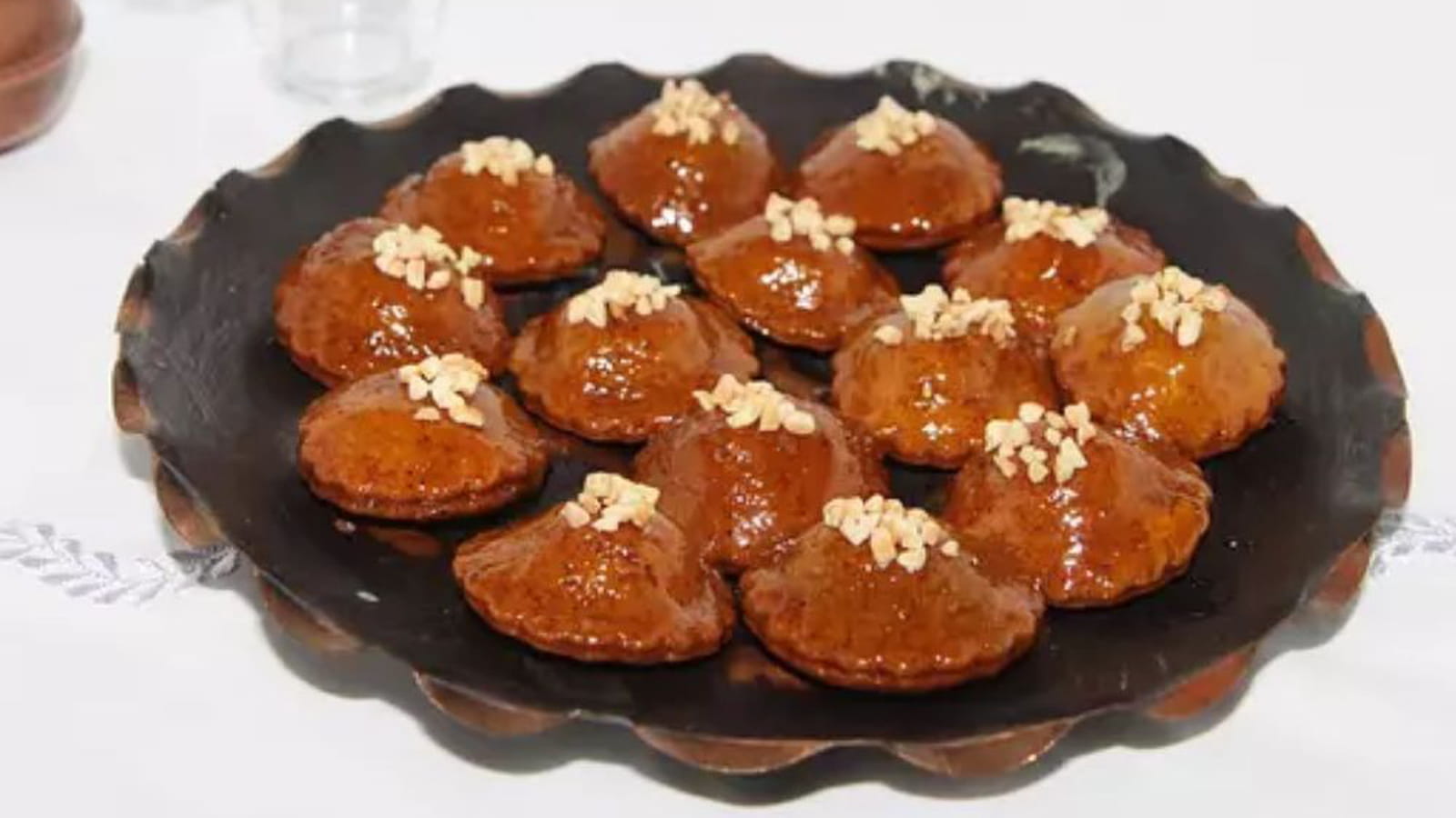 Chebakia fourrée aux amandes