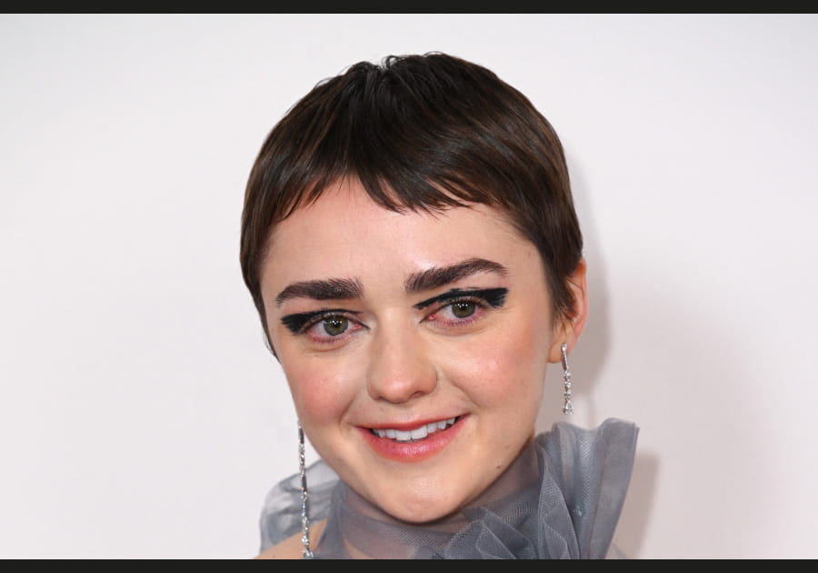 Flop&nbsp;: Les paupi&egrave;res gribouill&eacute;es de Maisie Williams