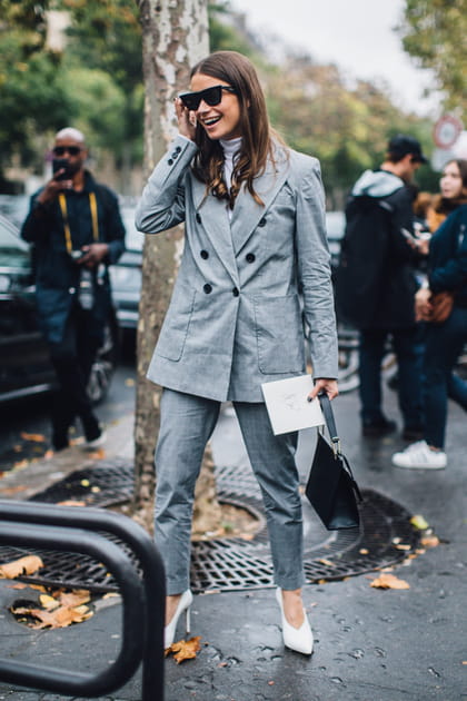 Le combo blazer à double boutonnage et pantalon slim assortis
