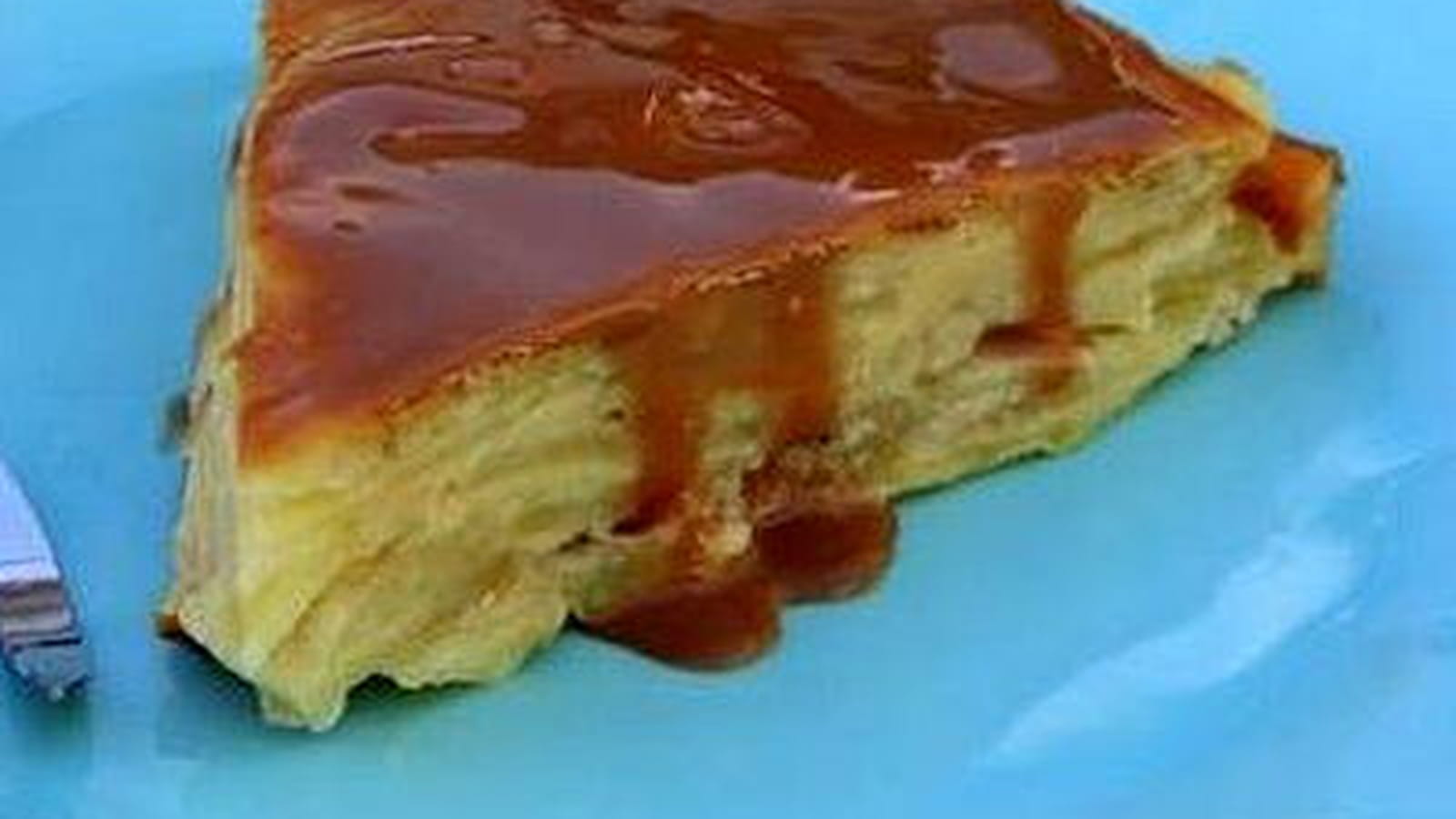 Gâteau invisible aux pommes et coulis de Carambar