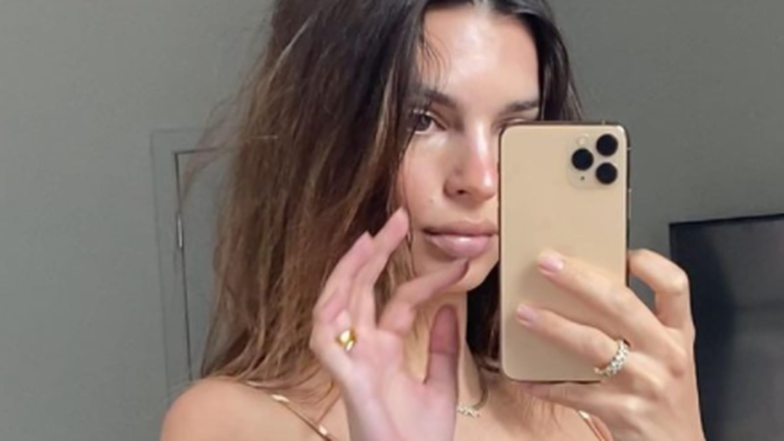Emily Ratajkowski