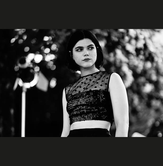 Le carr&eacute; glamour de Soko