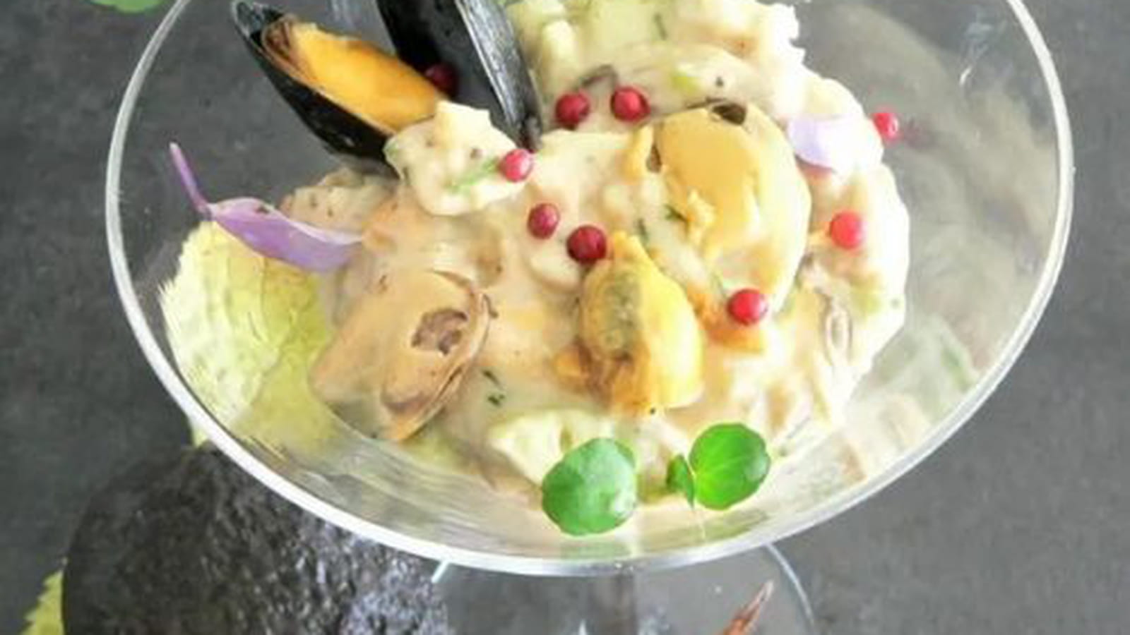Cocktail de moules à l'avocat et champignons
