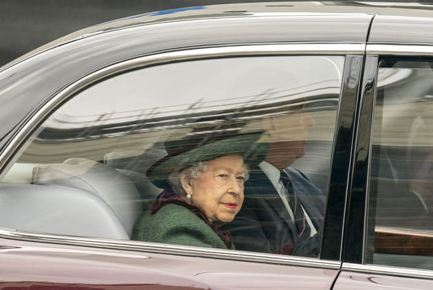 Elisabeth II arrive &agrave; la messe