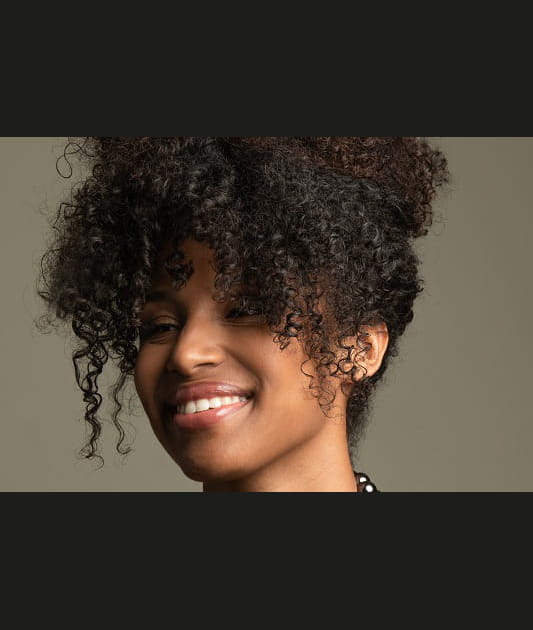 Le chignon haut fris&eacute;