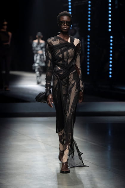 Ensemble imprim&eacute; noir et blanc aper&ccedil;u sur le d&eacute;fil&eacute; Andreadamo