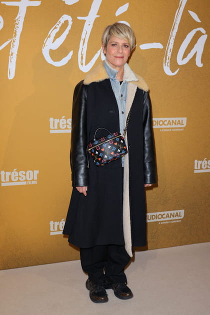 Marina Foïs en manteau long