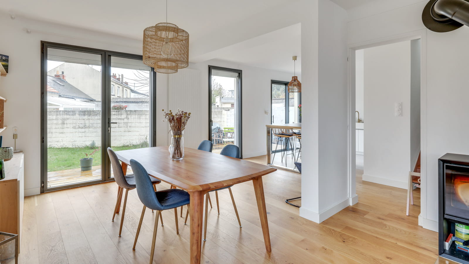 Salle à manger après