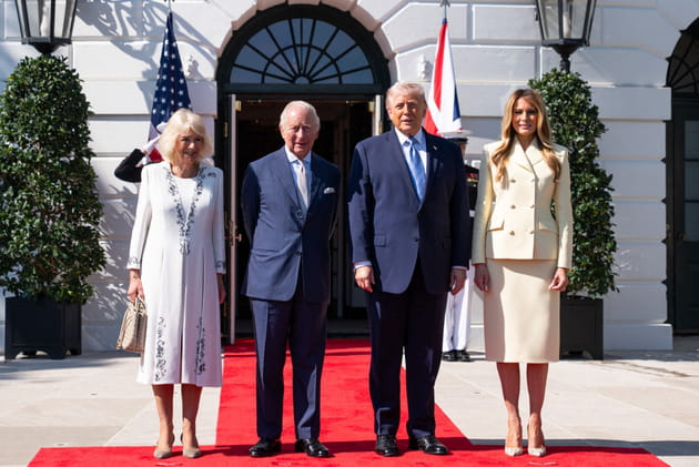 Charles III et sa femme Camilla posent avec les Trump &agrave; la Maison Blanche