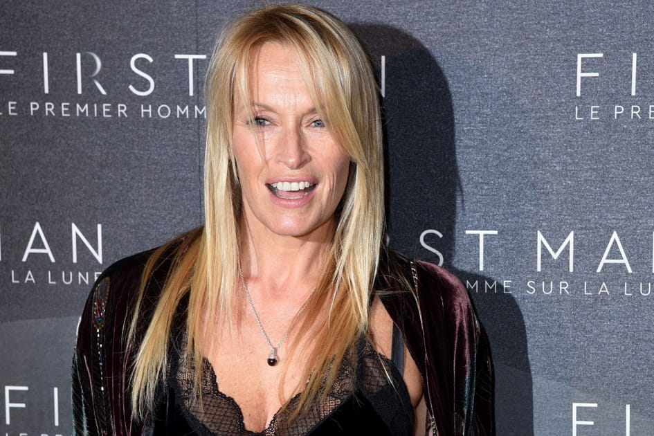 Estelle Lef&eacute;bure, sexy avec ses cheveux parfaitement liss&eacute;s