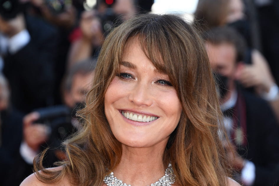Carla Bruni, idyllique avec son ras de cils intense