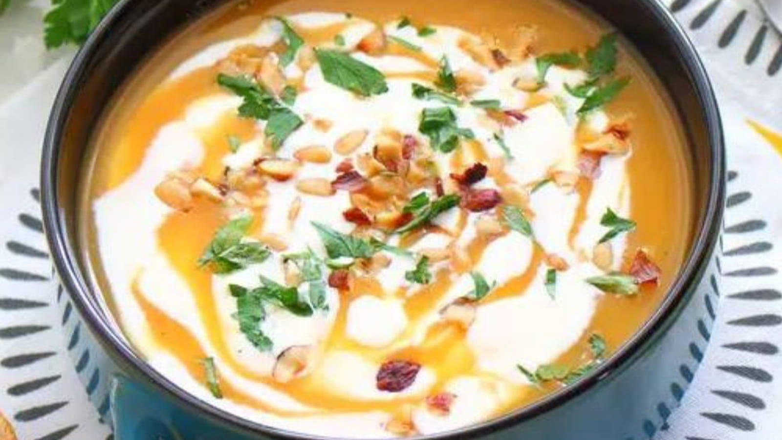 soupe de Potiron, pommes de terre, noisettes et pignons de pins