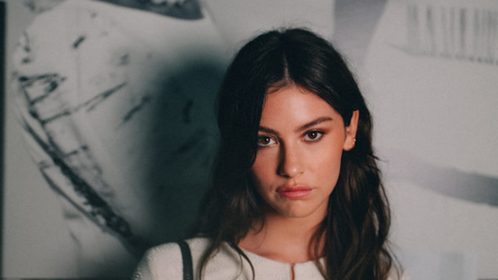 Gracie Abrams au défilé Chanel printemps-été 2023