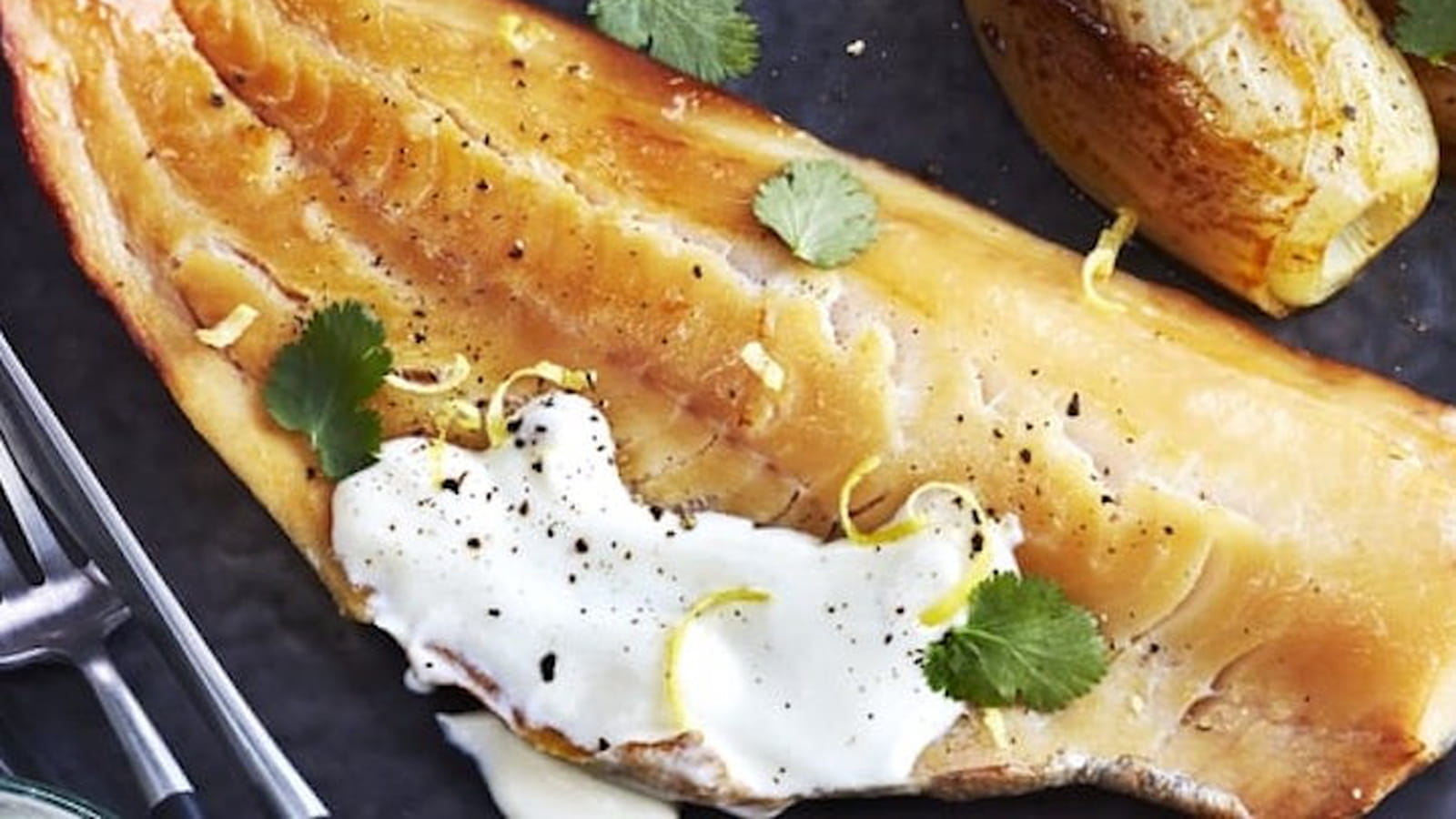 Haddock poché au lait, endives braisées à l'orange et sauce au yuzu