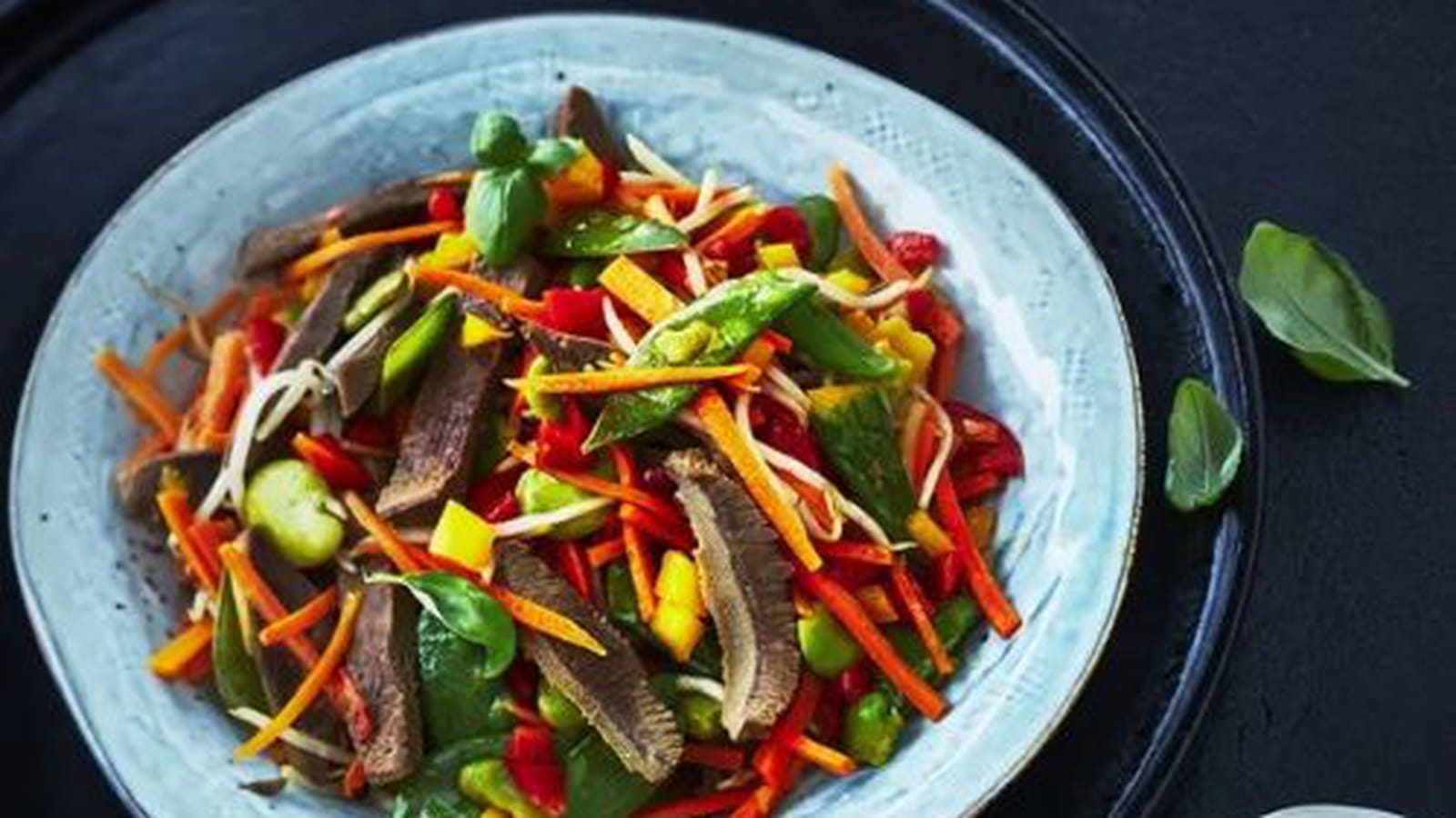 Wok de langue de bœuf aux légumes croquants