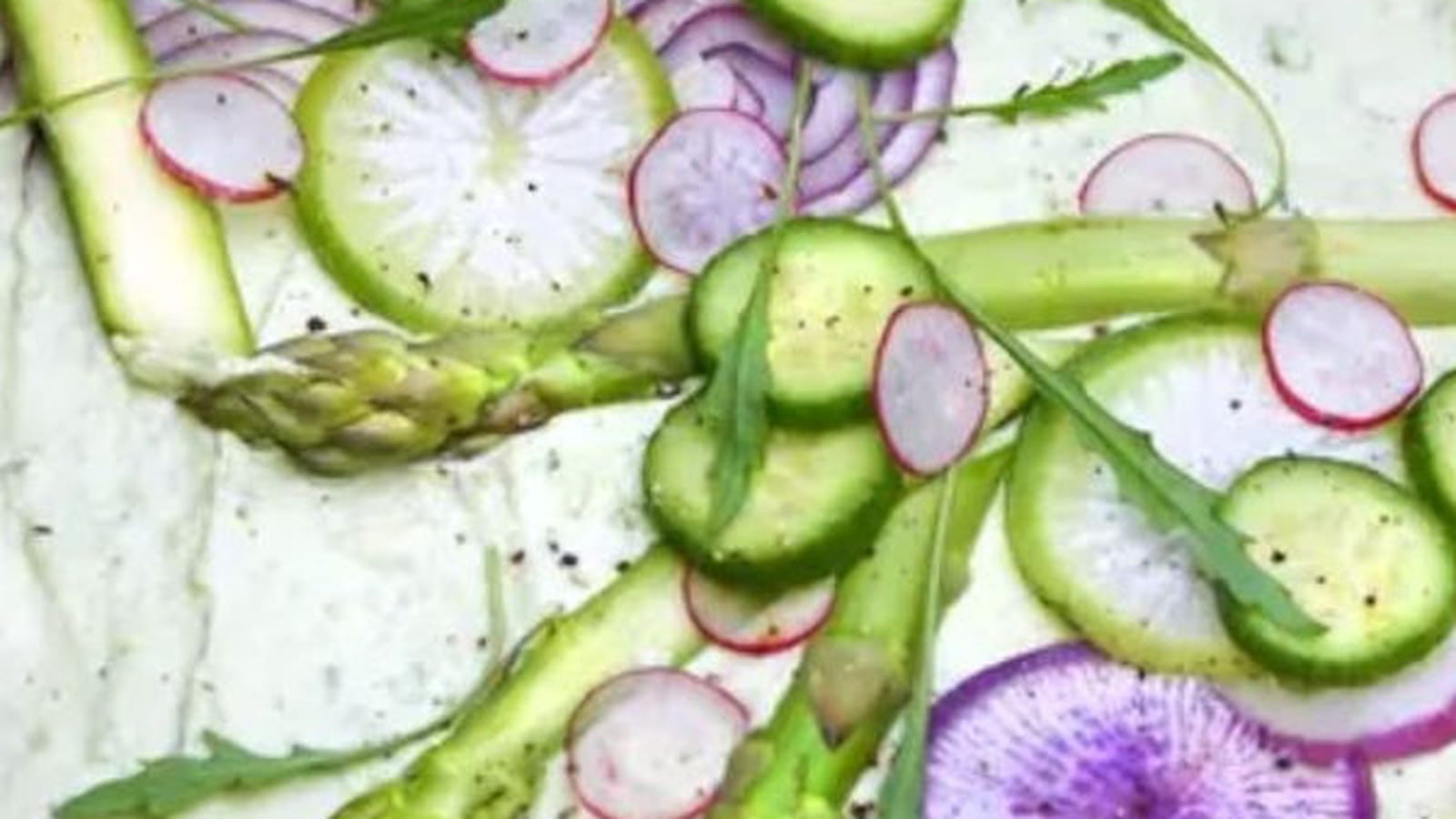 Tarte avocat et légumes de printemps