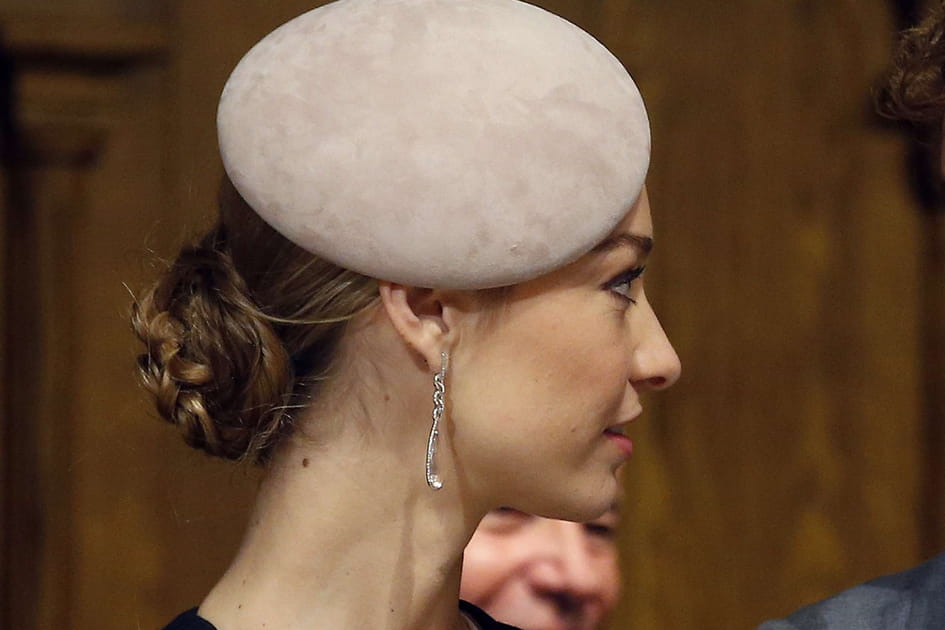 B&eacute;atrice Borromeo, sublime avec son chignon bas torsad&eacute;