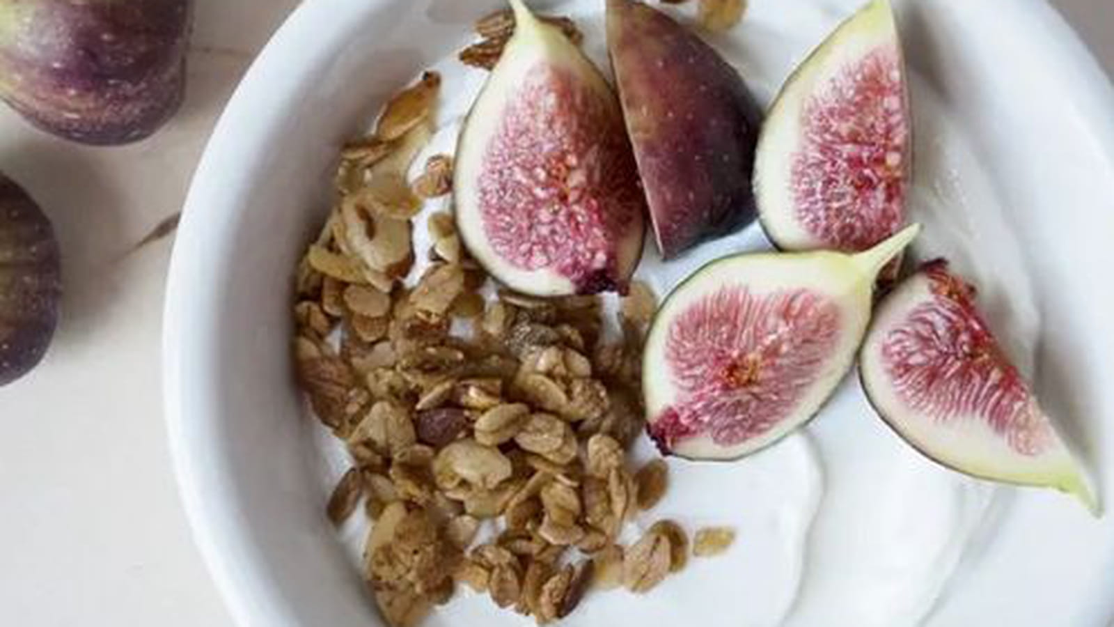Skyr aux figues frâiches et granola