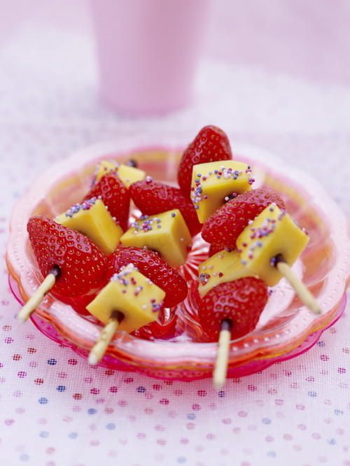 Brochette de mangue et de fraises