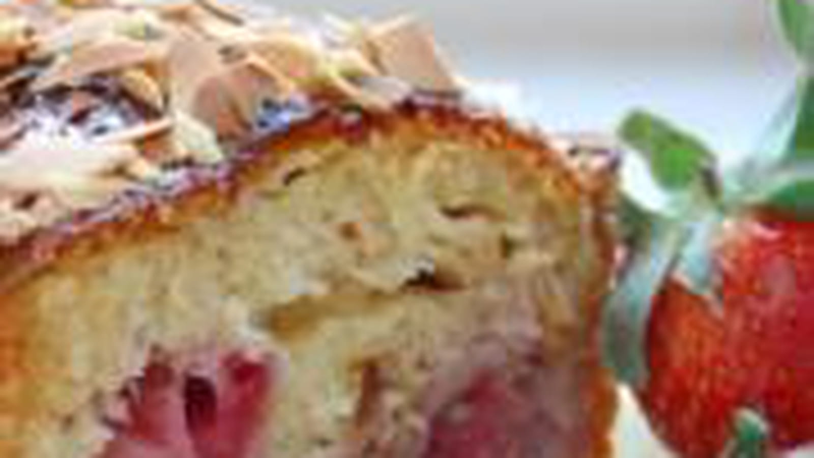 Cake aux fraises, miel et amandes