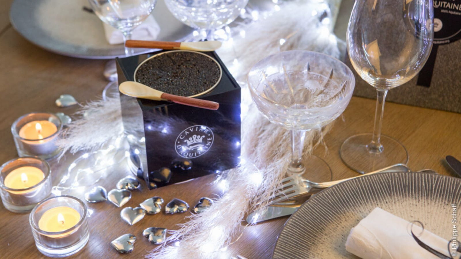 Un coffret "La petite boîte noire" de Caviar d'Aquitaine