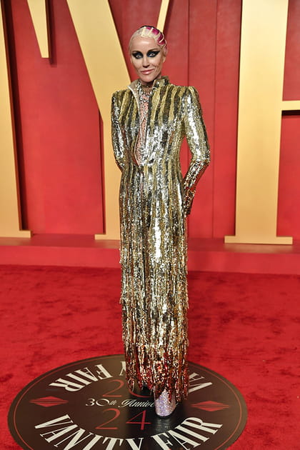 Daphne Guinness en robe &agrave; sequins dor&eacute;s