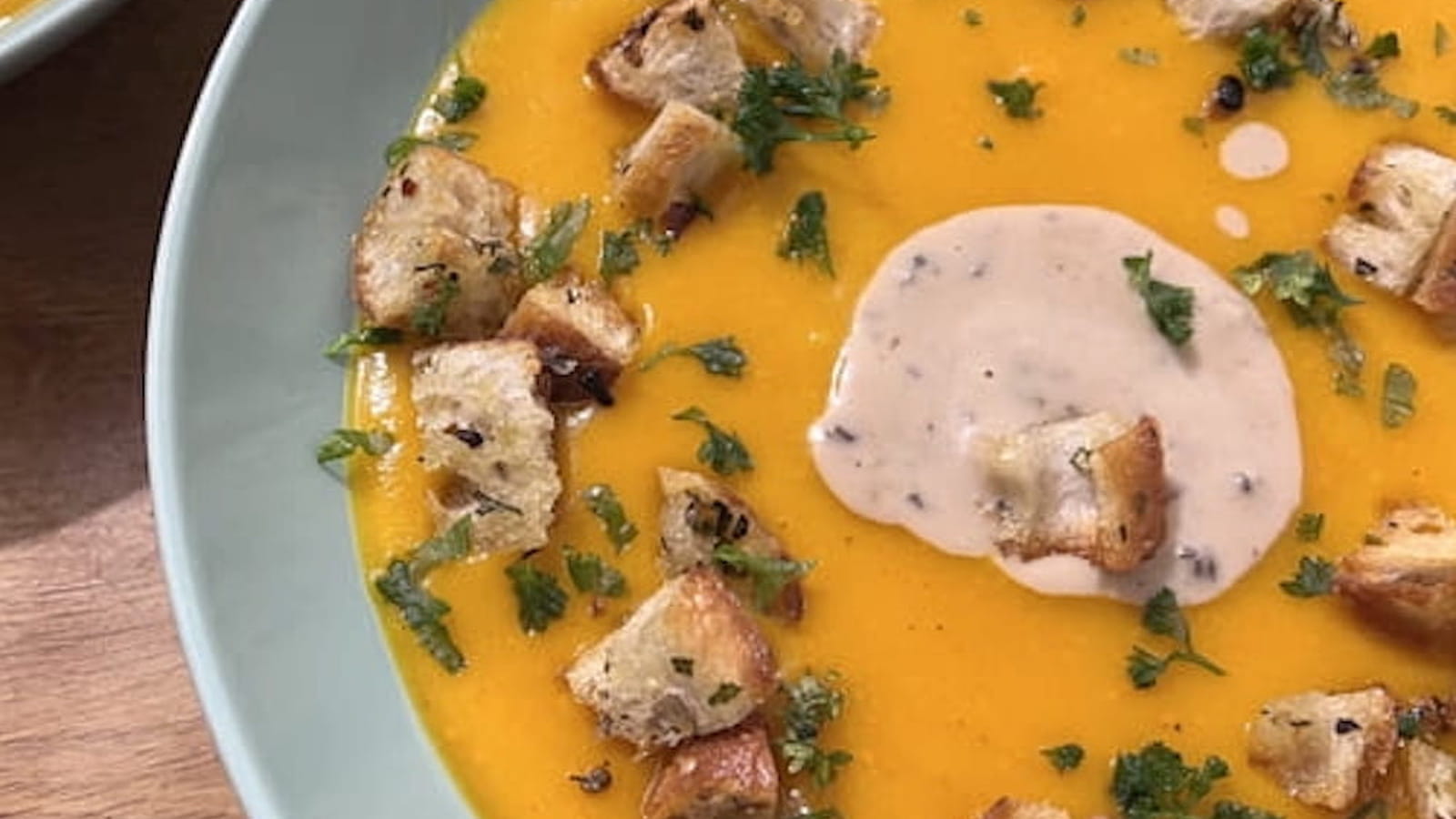 Soupe de potimarron à la crème de morilles et croûtons