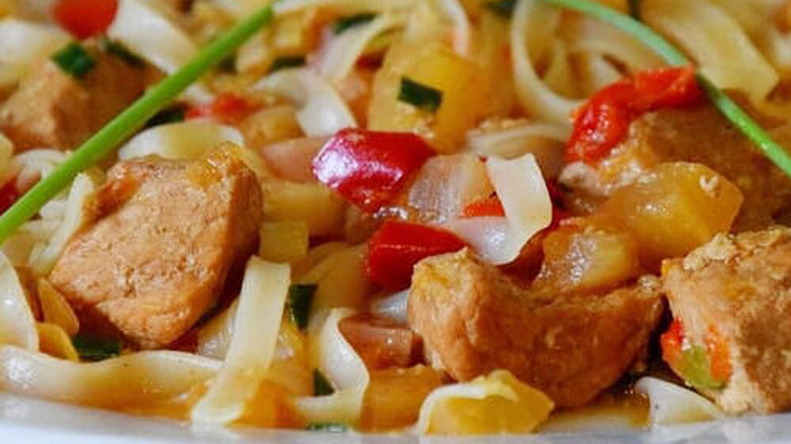 Sauté de porc aux radis accompagné de nouilles de riz