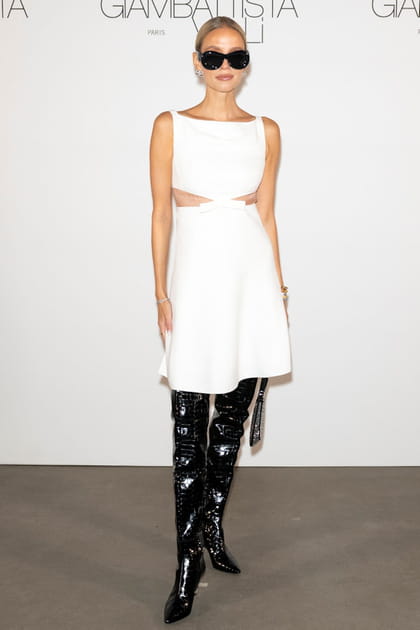 Leonie Hanne au d&eacute;fil&eacute; Giambattista Valli