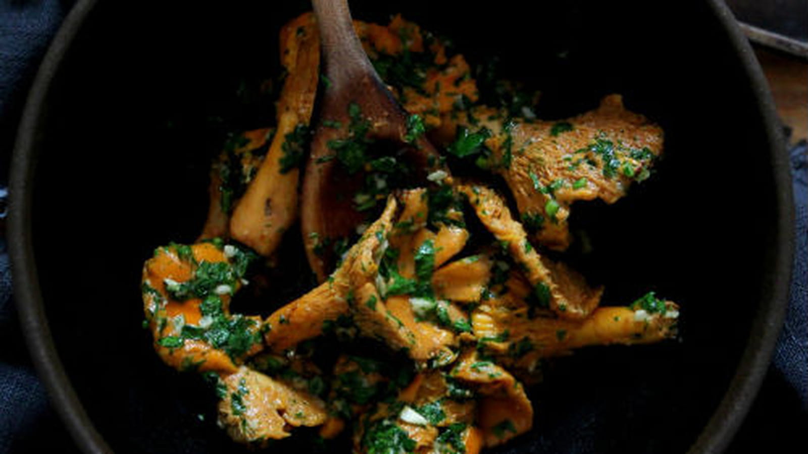 Poêlée de girolles en persillade