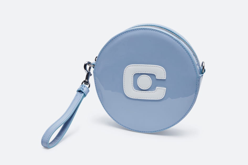 Un sac en cuir verni, Carel