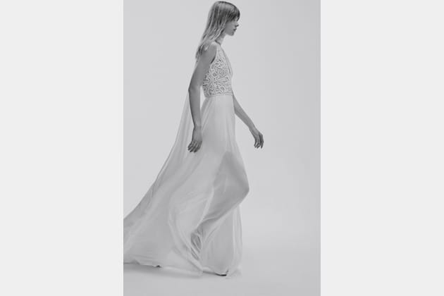 Une robe de mariée fluide