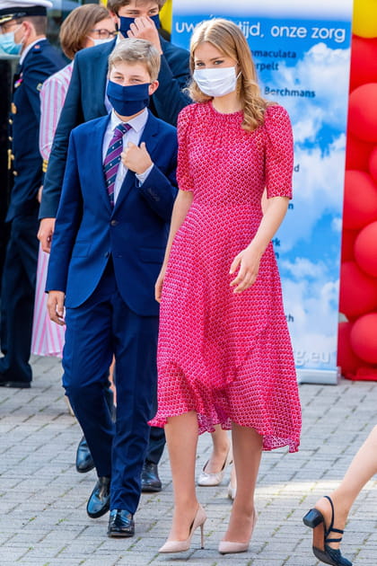 Élisabeth de Belgique en robe rose fluide