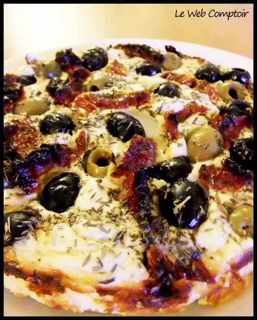 Tarte à la ricotta aux deux olives et tomates