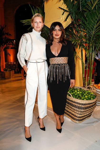 Karolina Kurkova et Priyanka Chopra&nbsp;au d&eacute;fil&eacute; Oscar de la Renta
