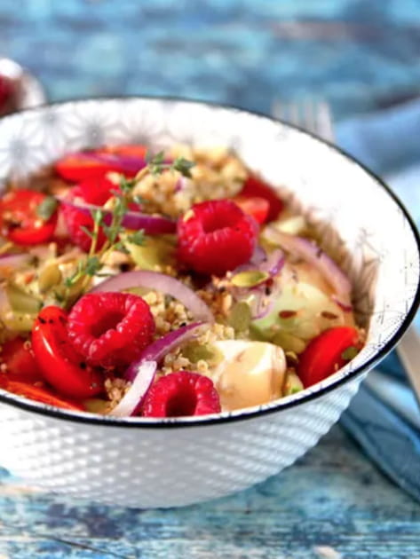 Salade healthy au quinoa, l&eacute;gumes et framboises