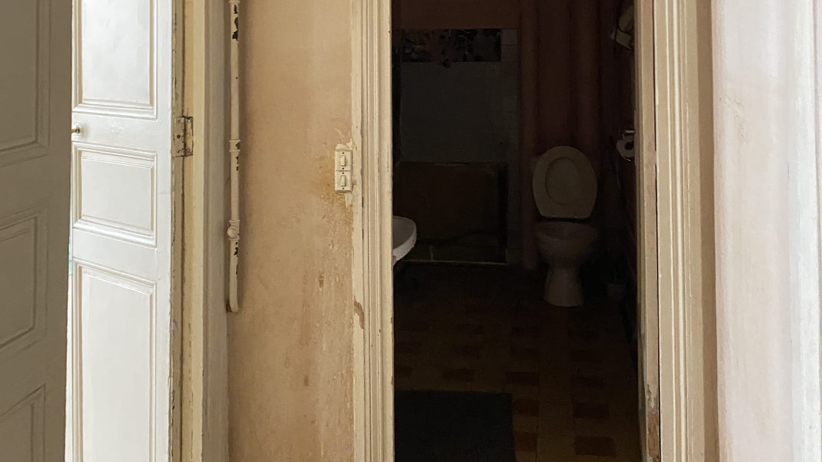 Salle d'eau avant 