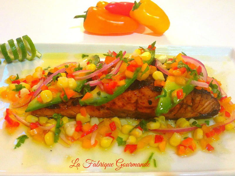Recette de Saumon grillé et sa salsa d'avocat au lime Salsa de Tomates dans son Avocat grillé et sa Confiture de